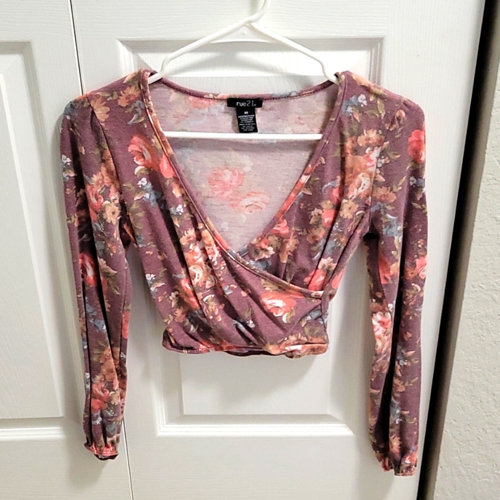 Rue21 Cropped Long Sleeve Top
